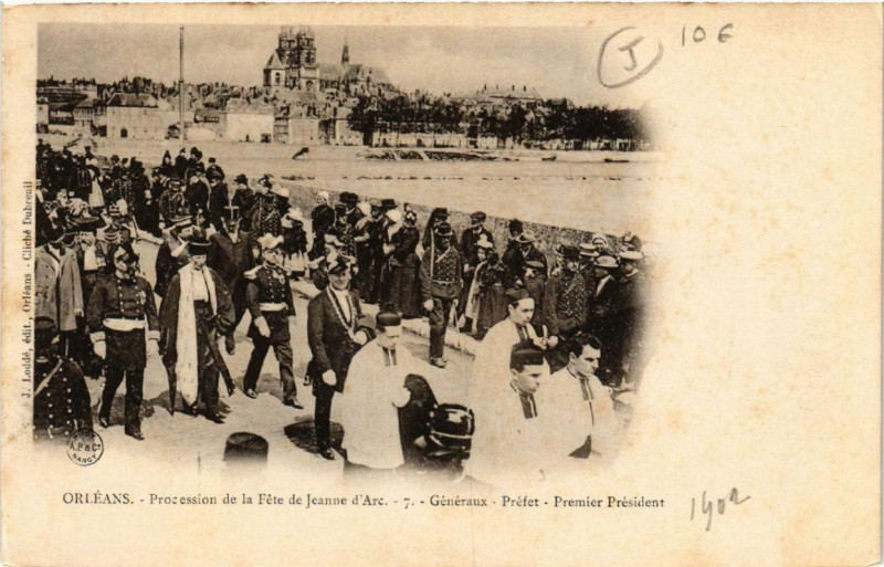 Carte postale ancienne Orleans Procession de la Fete de Jeanne d'Arc Généraux Préfet à Orléans