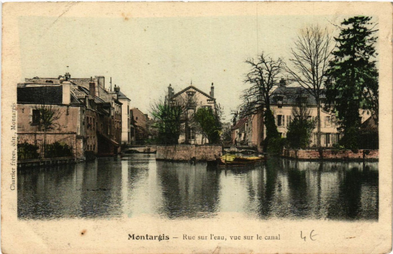 Carte postale ancienne Montargis - Rue sur l'Eau - vue sur le canal à Montargis