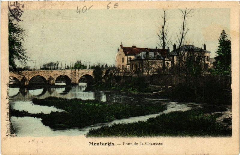 Carte postale ancienne Montargis - Pont de la Chaussée à Montargis