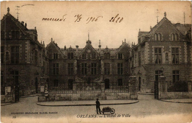 Carte postale ancienne Orleans Hotel de Ville à Orléans