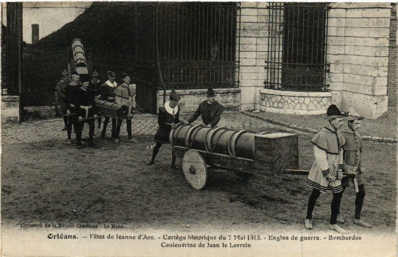 Carte postale ancienne Orleans Fetes de Jeanne d'Arc 1913 Engins de guerre Bombrdes à Orléans