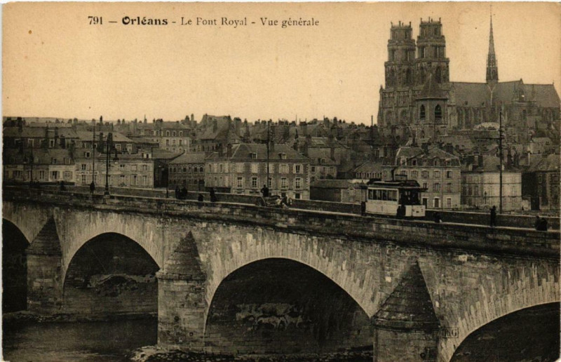 Carte postale ancienne Orleans Le Pont Royal Vue générale à Orléans