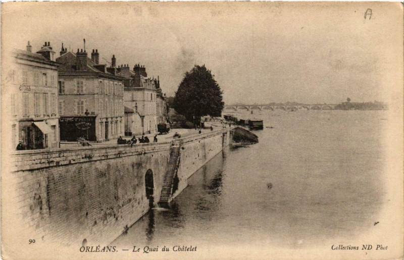 Carte postale ancienne Orleans Le Quai du Chatelet à Orléans