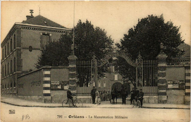 Carte postale ancienne Orleans La Muntention Militaire à Orléans