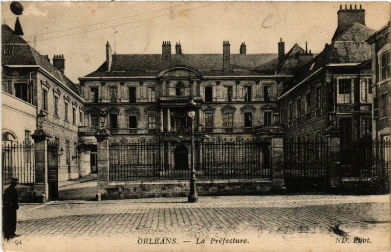 Carte postale ancienne Orleans La Préfecture à Orléans