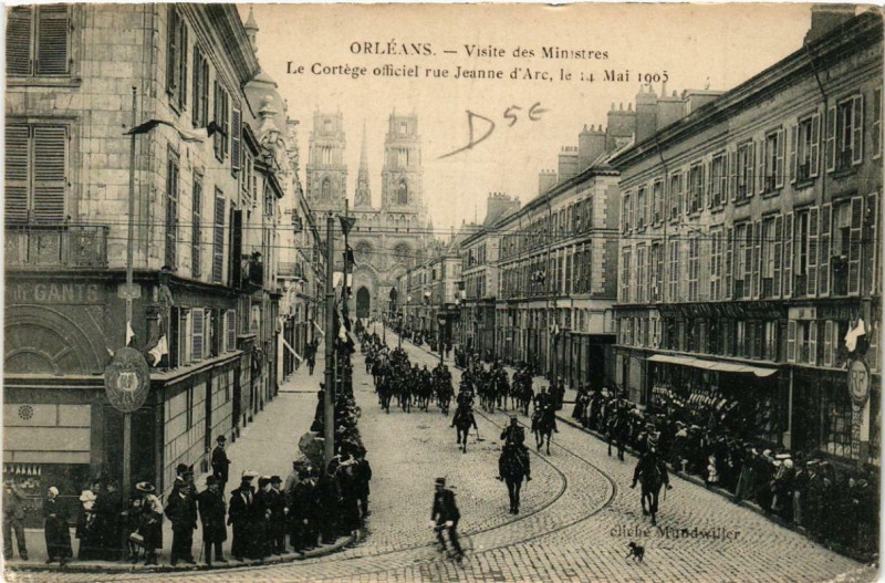 Carte postale ancienne Orleans Visite des Ministres Le Cortege officiel à Orléans