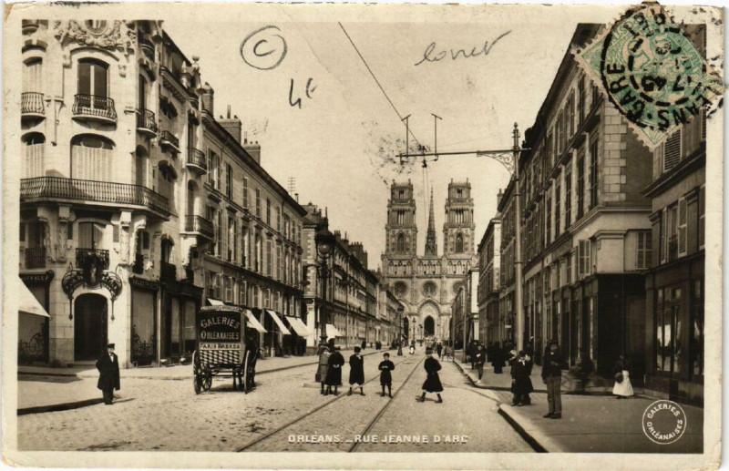 Carte postale ancienne Orleans Rue Jeanne d'Arc à Orléans