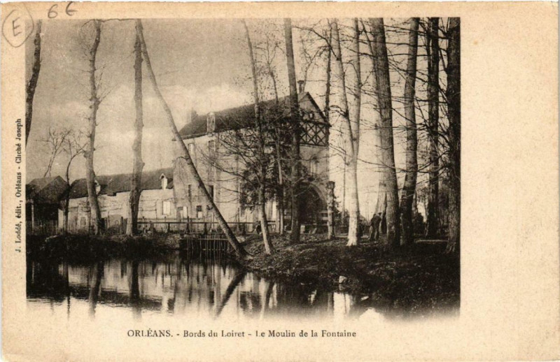 Carte postale ancienne Orleans Bords du Loiret Le Moulin de la Fontaine à Orléans