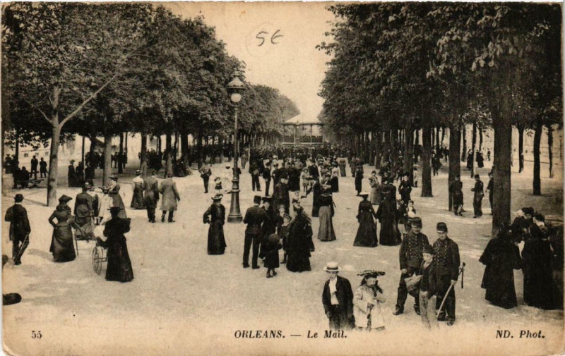 Carte postale ancienne Orleans Le Mail à Orléans