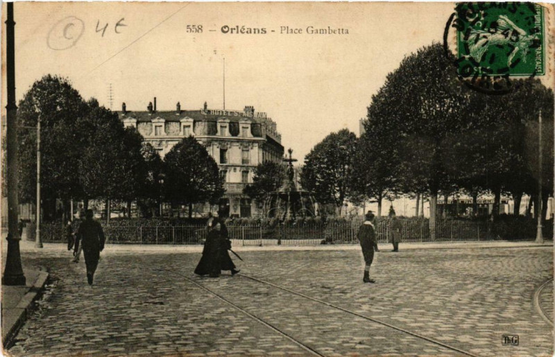 Carte postale ancienne Orleans Place Gambetta à Orléans