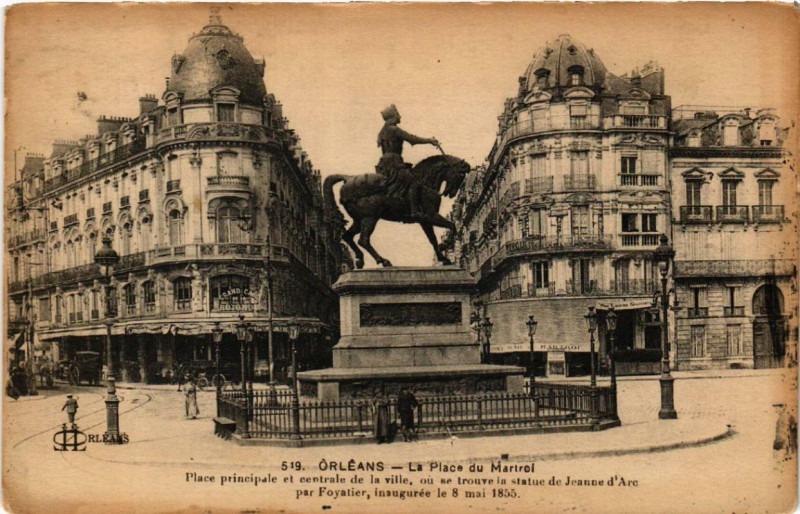 Carte postale ancienne Orleans La Place du Martroi à Orléans