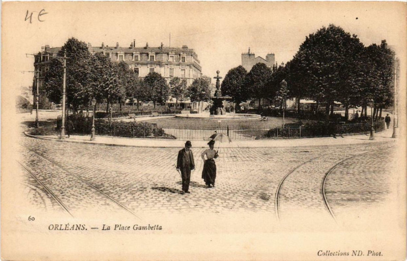 Carte postale ancienne Orleans La Place Gambetta à Orléans