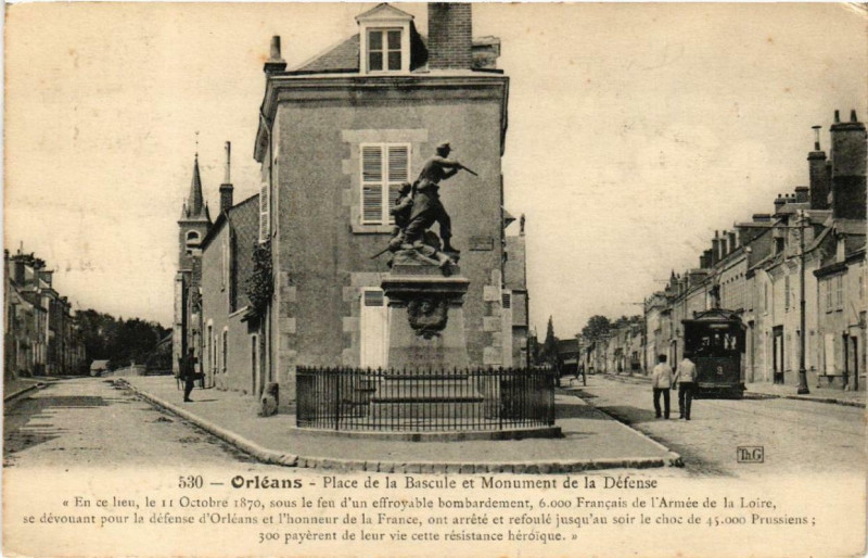 Carte postale ancienne Orleans Place de la Bascule et Monument de la Défense à Orléans