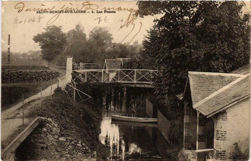 Carte postale ancienne Saint-Benoit-sur-Loire Les Fossés