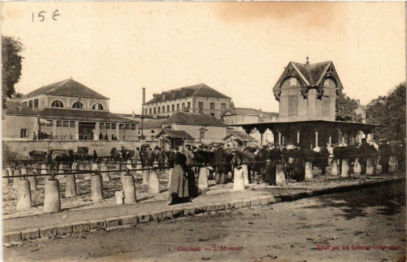 Carte postale ancienne Orleans L'Abattoir à Orléans