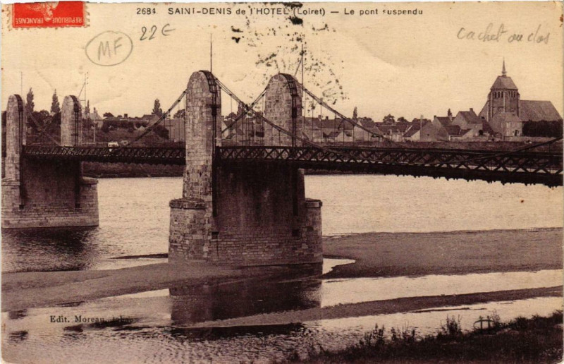 Carte postale ancienne Saint-Denis-de-l'Hotel Le Pont suspendu
