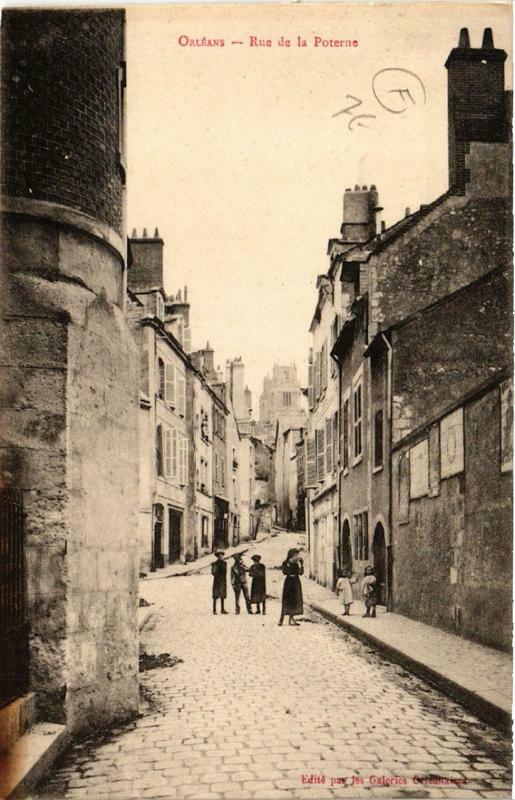 Carte postale ancienne Orleans Rue de la Poterne à Orléans