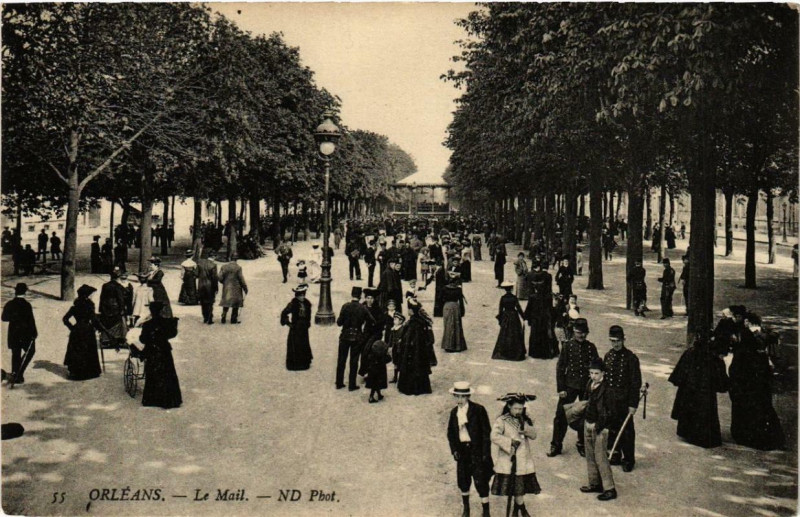 Carte postale ancienne Orleans Le Mail à Orléans