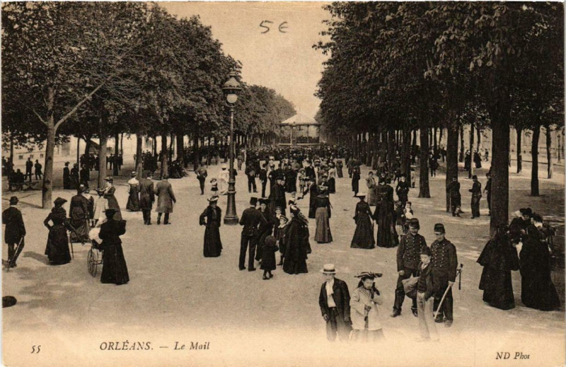 Carte postale ancienne Orleans Le Mail à Orléans