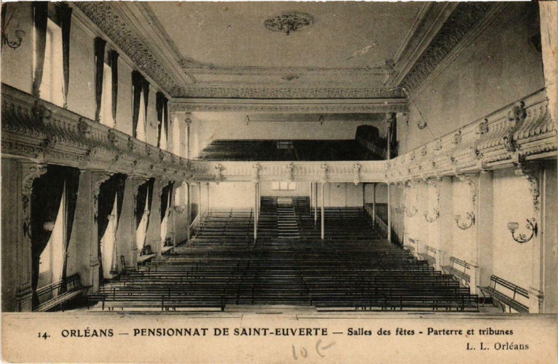 Carte postale ancienne Orleans Pensionnat de Saint-Euverte Salles des fetes à Orléans