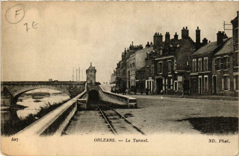 Carte postale ancienne Orleans Le Tunnel à Orléans