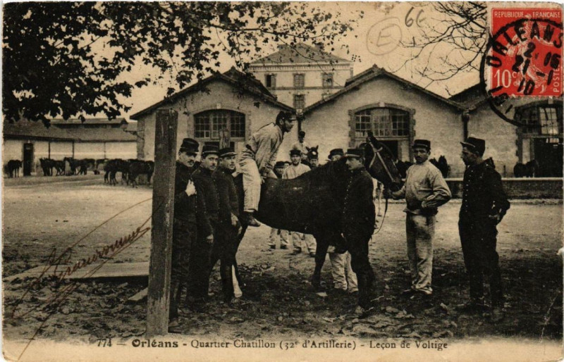 Carte postale ancienne Orleans Quartier Chatillon Lecon de Voltige à Orléans