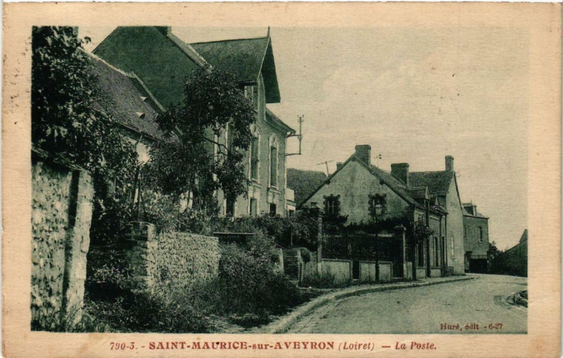 Carte postale ancienne Saint-Maurice-sur-Aveyron La Poste à Saint-Maurice-sur-Aveyron