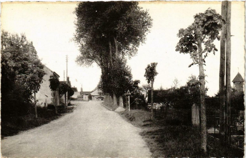 Carte postale ancienne Saint-Maurice-sur-Aveyron Entrée coté route de Chatillon-Coligny à Châtillon-Coligny