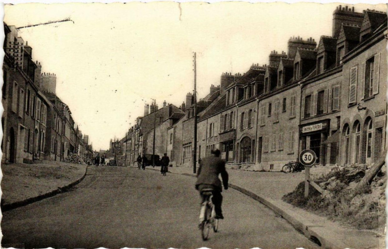 Carte postale ancienne Saint-Denis-de-l'Hotel La Grande Rue