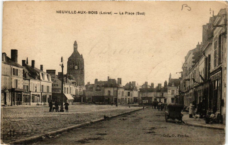 Carte postale ancienne Neuville-aux-Bois La Place à Neuville-aux-Bois