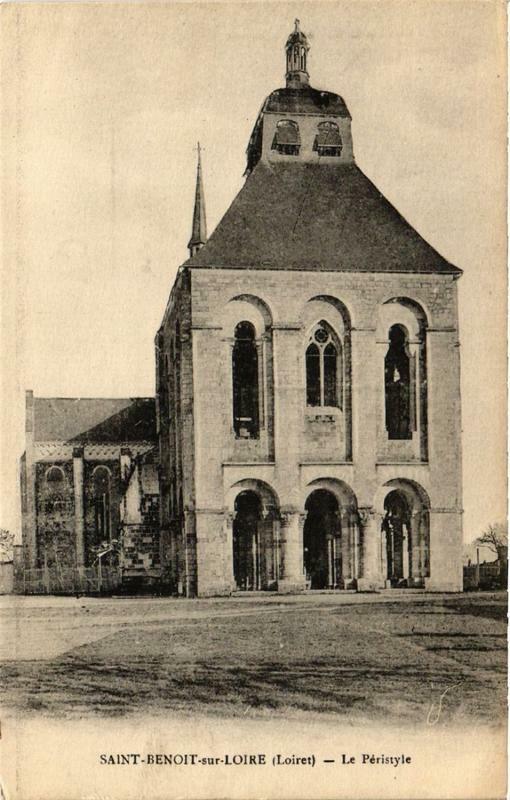 Carte postale ancienne Saint-Benoit-sur-Loire Le Péristyle