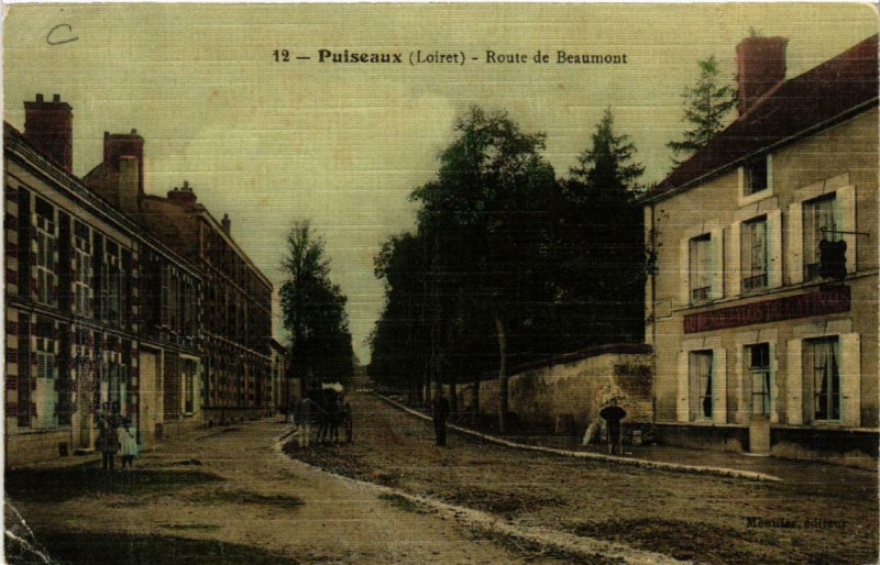 Carte postale ancienne Puiseaux Route de Beaumont à Puiseaux