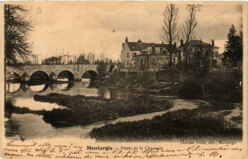 Carte postale ancienne Montargis Ponts de la Chaussée à Montargis