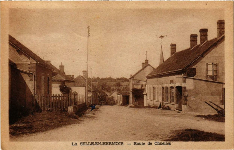 Carte postale ancienne La Selle-en-Hermois Route de Chuelles à Chuelles