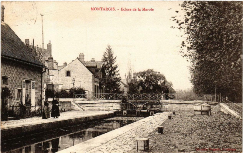 Carte postale ancienne Montargis Ecluse de la Marole à Montargis