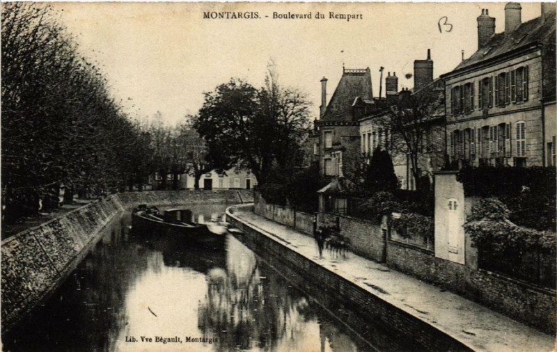 Carte postale ancienne Montargis Boulevard du Rempart à Montargis