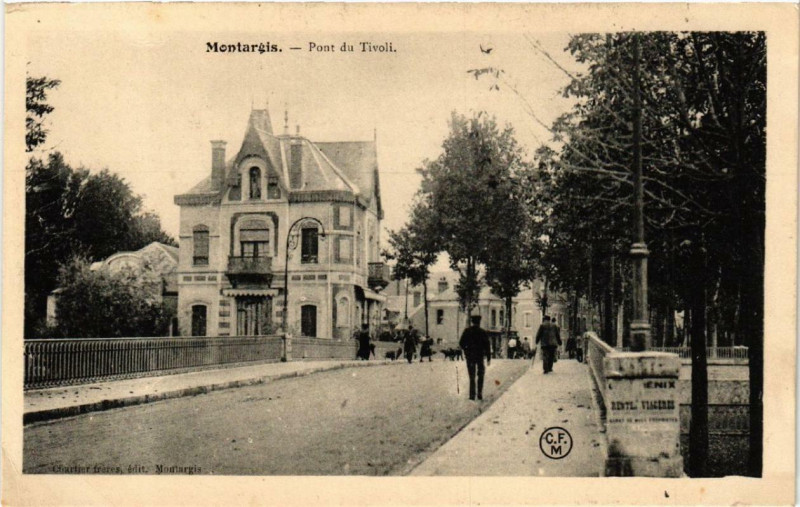 Carte postale ancienne Montargis Pont du Tivoli à Montargis