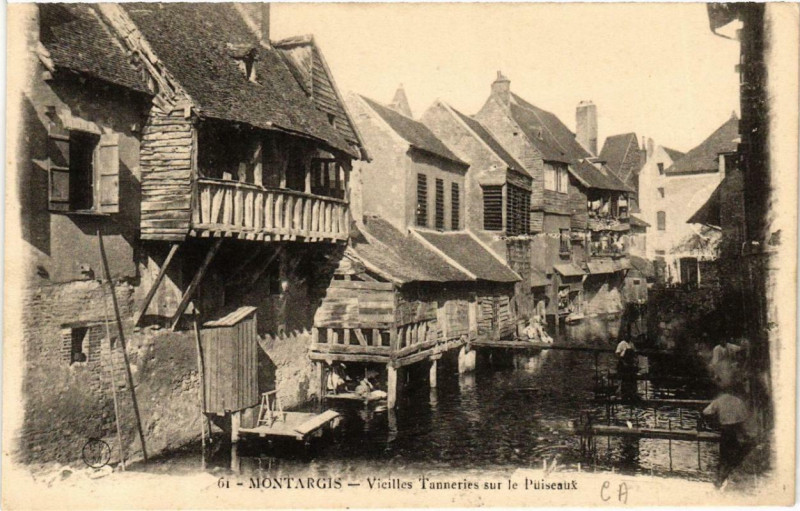 Carte postale ancienne Montargis Vieilles Tanneries sur le Puiseaux à Montargis
