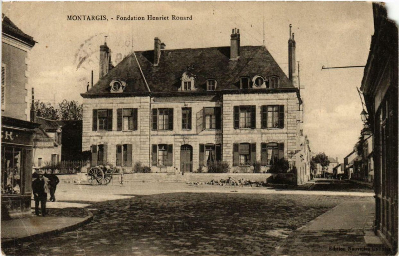 Carte postale ancienne Montargis Fondation Henriet Rouard à Montargis