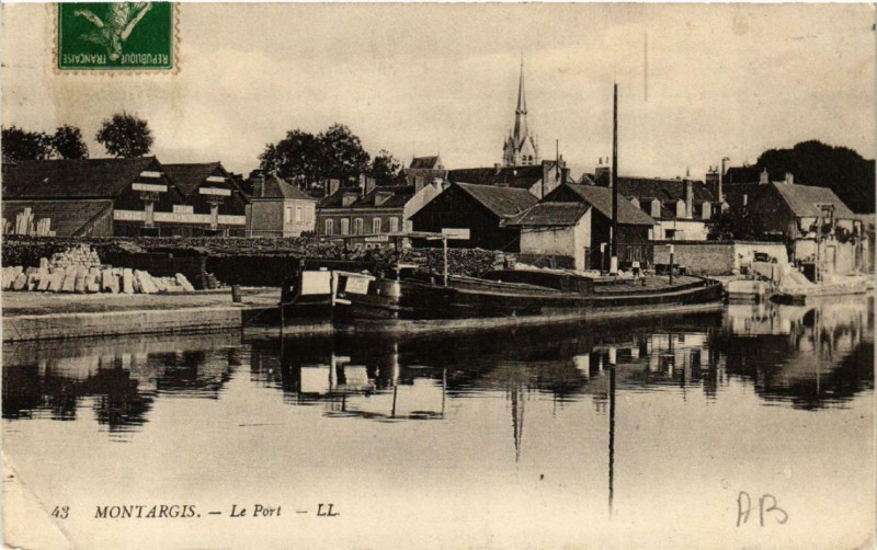Carte postale ancienne Montargis Le Port à Montargis