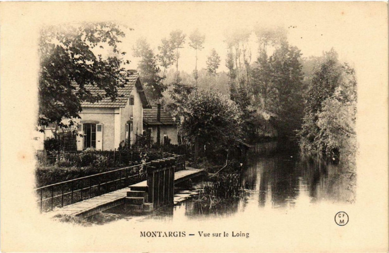 Carte postale ancienne Montargis Vue sur le Loing à Montargis