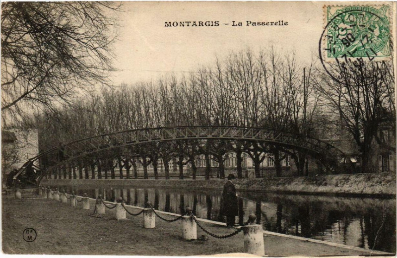 Carte postale ancienne Montargis La Passerelle à Montargis