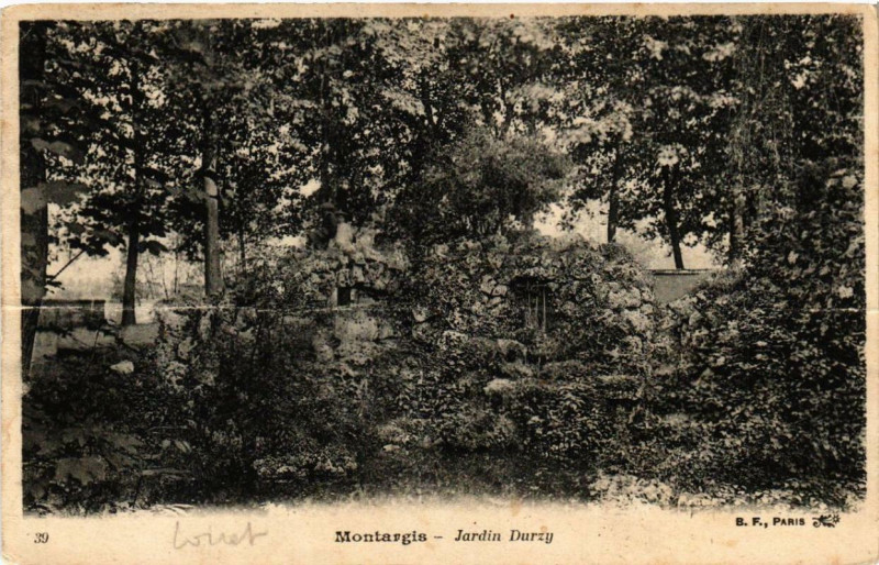 Carte postale ancienne Montargis Jardin Durzy à Montargis