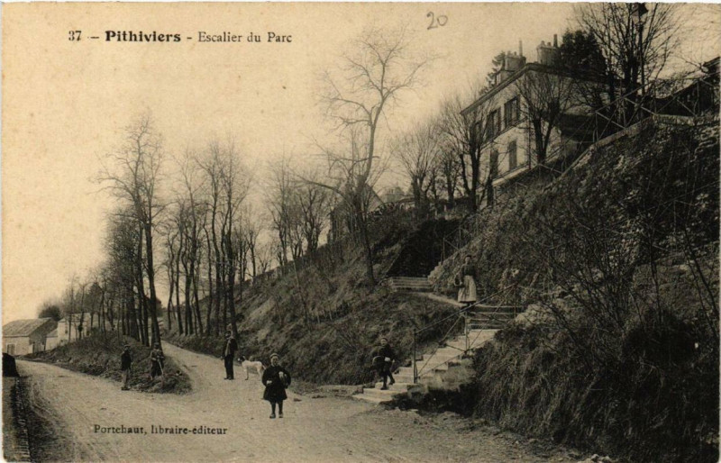 Carte postale ancienne Pithiviers Escalier du Parc à Pithiviers
