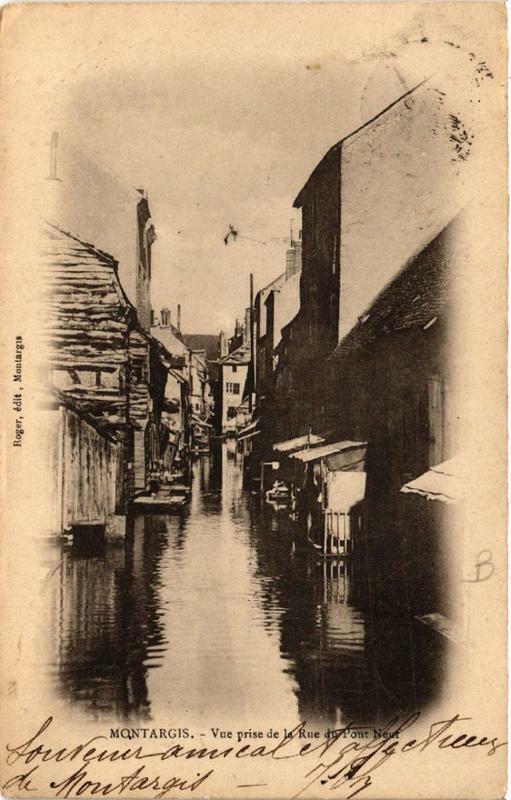 Carte postale ancienne Montargis vue prise de la Rue du Pont Neuf à Montargis