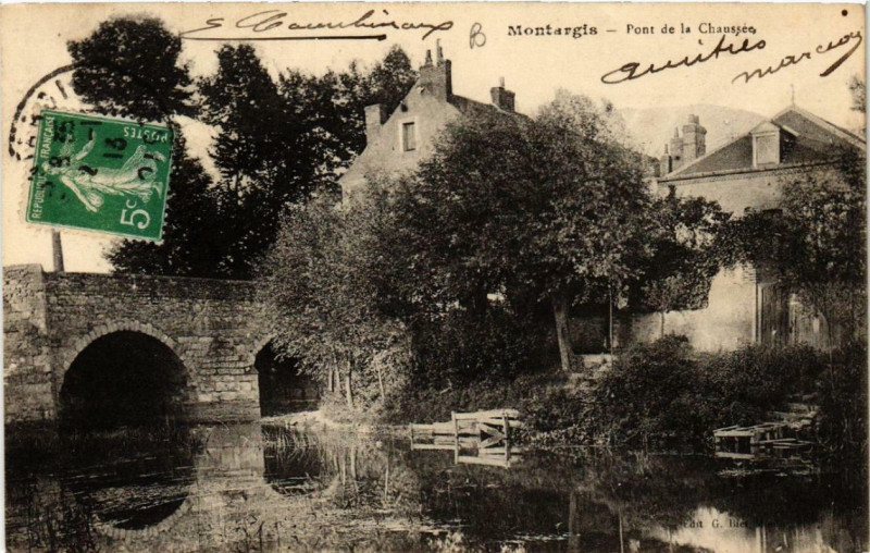 Carte postale ancienne Montargis Pont de la Chaussée à Montargis