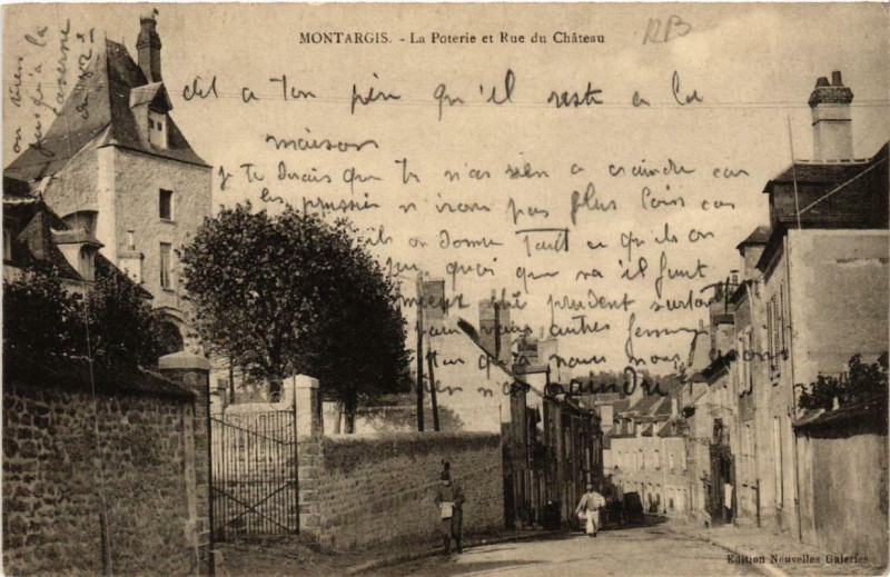 Carte postale ancienne Montargis La Poterie et rue du Chateau à Montargis