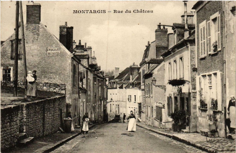 Carte postale ancienne Montargis Rue du Chateau à Montargis