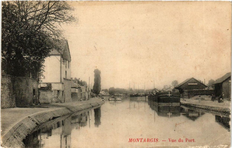 Carte postale ancienne Montargis vue du Port à Montargis