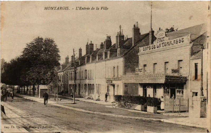 Carte postale ancienne Montargis L'Entrée de la Ville à Montargis